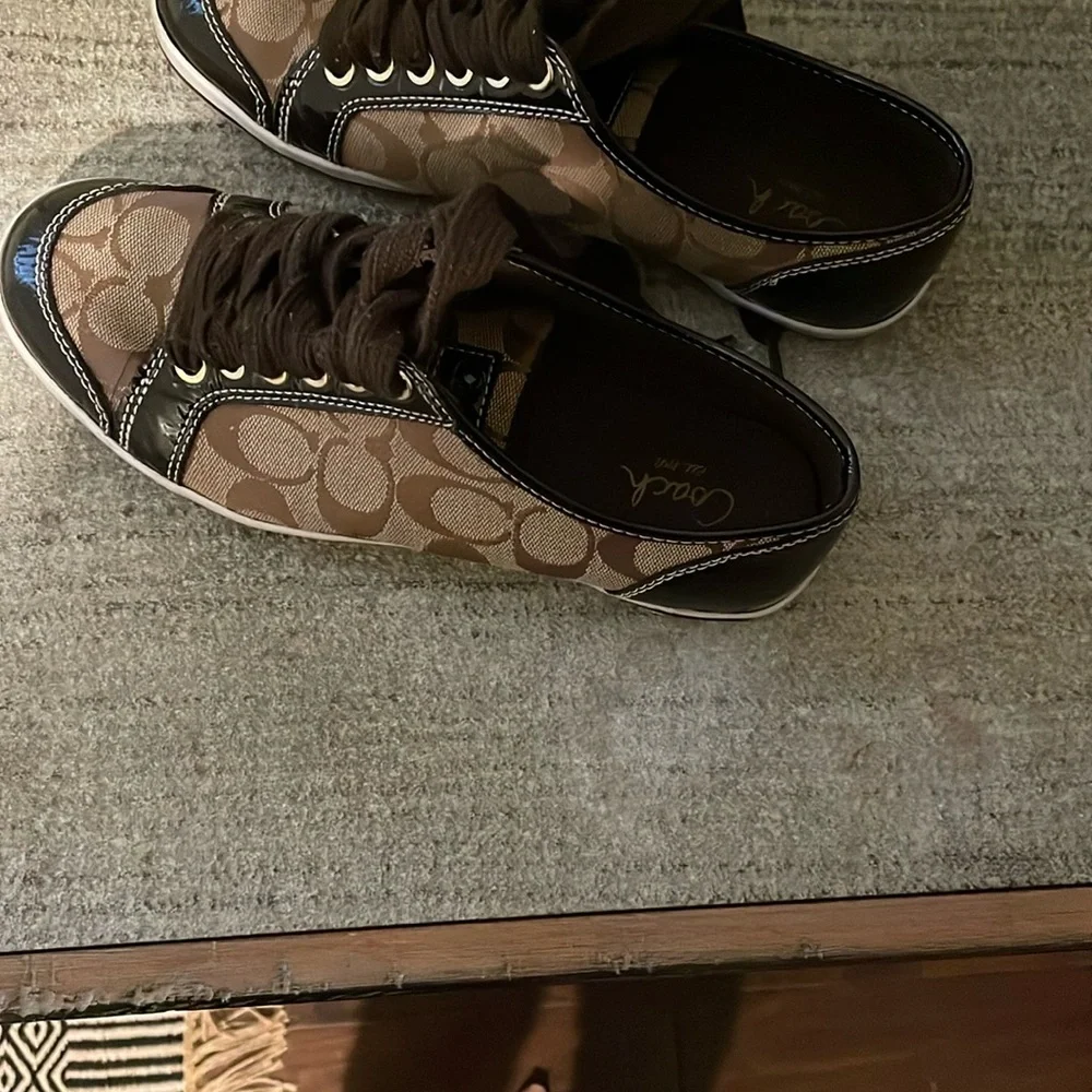Coach Sneakers Women Size 8 Brown Tan Signature Logo Patent Leather Detail - Picture 6 of 12